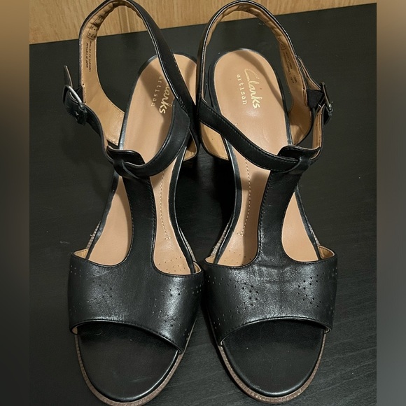 Women's Clark's Black Ciera T Strap Leather Sandals 9M - Picture 7 of 16